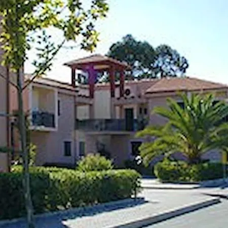 Charming In With Shared Pool And Parking Apartman