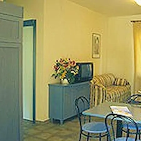 Charming In With Shared Pool And Parking Apartman *